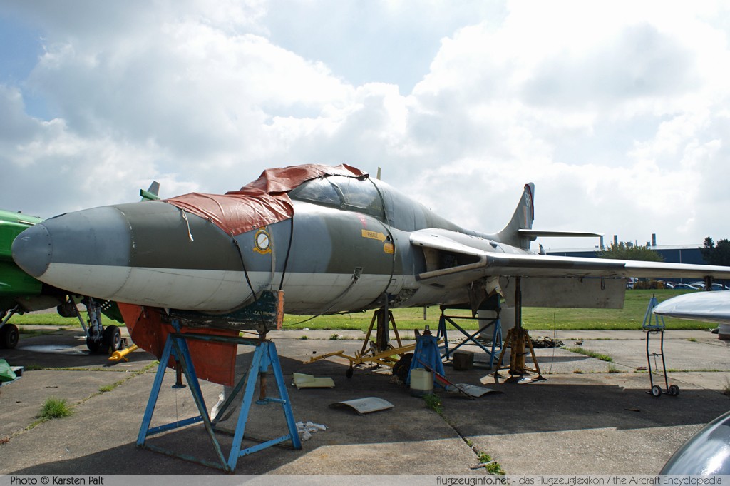 Hawker Hunter T.7 Royal Air Force XX467 41H/693834 Cold War Jets Collection Bruntingthorpe, Leicestershire 2013-05-19 � Karsten Palt, ID 6633 Hawker Hunter T.7 Royal Air Force XX467 41H/693834 Cold War Jets Collection Bruntingthorpe, Leicestershire 2013-05-19 � Karsten Palt, ID 6633