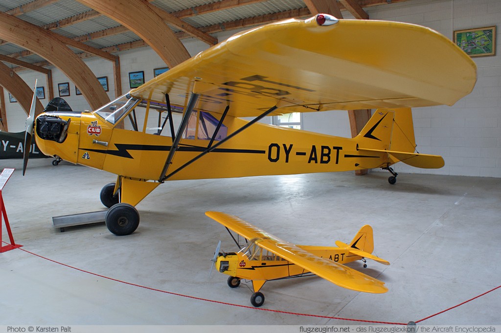 Piper J-3F-50 Cub  OY-ABT 2475 Danmarks Flymuseum Stauning 2011-06-30 � Karsten Palt, ID 4341