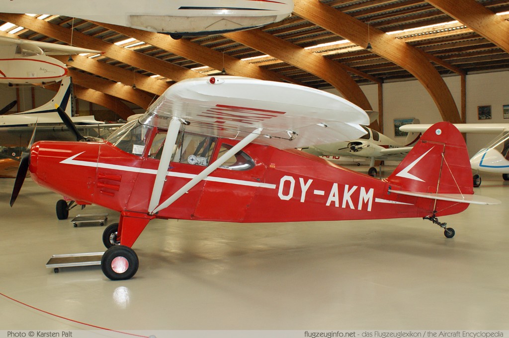 Piper PA-16 Clipper OY-AKM 16-101 Danmarks Flymuseum Stauning 2011-06-30 � Karsten Palt, ID 4359 Piper PA-16 Clipper OY-AKM 16-101 Danmarks Flymuseum Stauning 2011-06-30 � Karsten Palt, ID 4359