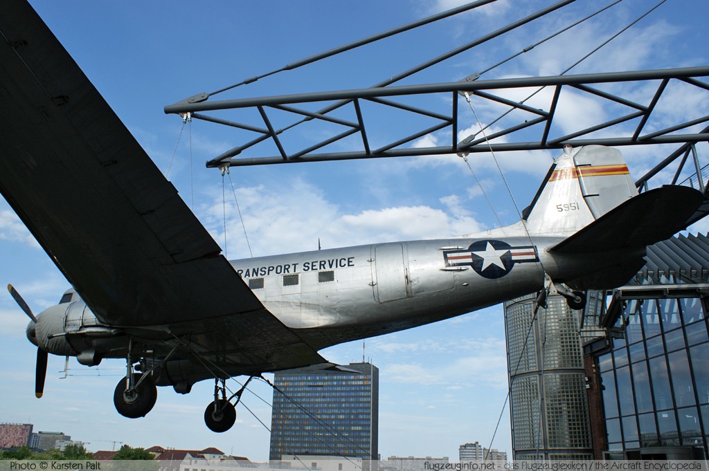 Douglas C-47B Skytrain United States Air Force (USAF) 45-0951 16954/34214 Deutsches Technikmuseum Berlin 2012-05-19 � Karsten Palt, ID 5775 Douglas C-47B Skytrain United States Air Force (USAF) 45-0951 16954/34214 Deutsches Technikmuseum Berlin 2012-05-19 � Karsten Palt, ID 5775