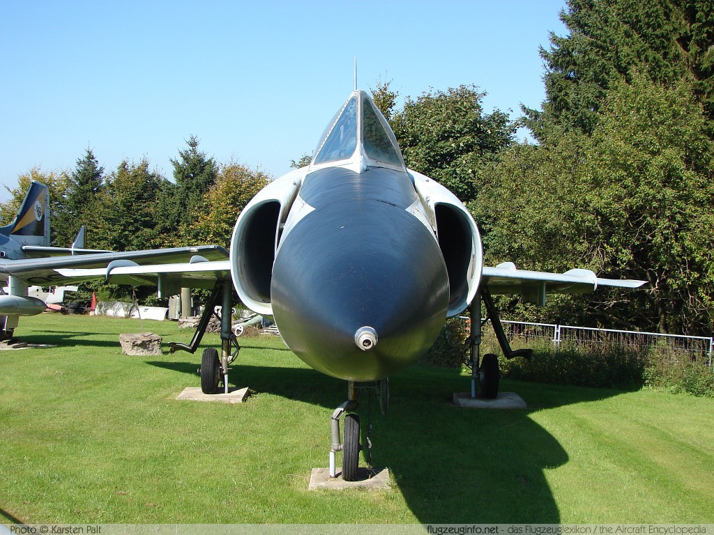 Convair F-102A Delta Dagger (8-10) United States Air Force (USAF) 56-1125 Flugausstellung L.+P. Junior Hermeskeil 2008-09-27 � Karsten Palt, ID 1433 Convair F-102A Delta Dagger (8-10) United States Air Force (USAF) 56-1125 Flugausstellung L.+P. Junior Hermeskeil 2008-09-27 � Karsten Palt, ID 1433
