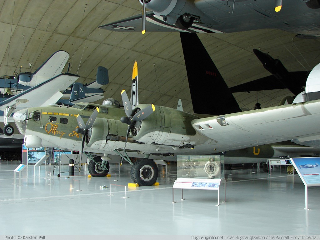 Boeing B-17G Flying Fortress (299P) F-BDRS 32376 Imperial War Museum Duxford Aerodrome (EGSU / QFO) 2008-07-16 � Karsten Palt, ID 1201 Boeing B-17G Flying Fortress (299P) F-BDRS 32376 Imperial War Museum Duxford Aerodrome (EGSU / QFO) 2008-07-16 � Karsten Palt, ID 1201
