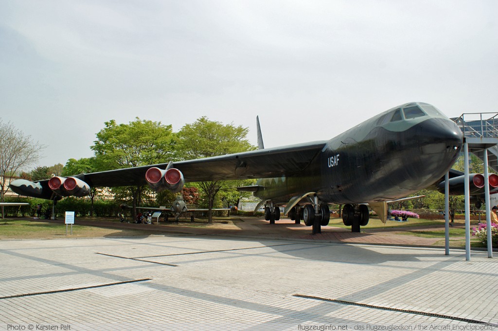Boeing B-�D Stratofortress United States Air Force (USAF) 55-0105 17221 The War Memorial of Korea Seoul 2012-04-29 锟� Karsten Palt, ID 5568