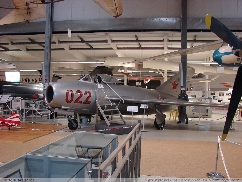 Mikoyan Gurevich MiG-15bis Soviet Air Force 22 31530712 Luftfahrtmuseum Laatzen-Hannover Laatzen 2006-11-17 � Karsten Palt, ID 220
