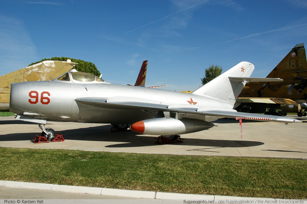 Mikoyan Gurevich MiG-17F Bulgarian Air Force 42 39-3851 Museo del Aire Madrid 2014-10-23 � Karsten Palt, ID 10703