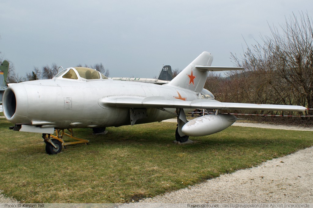 WSK PZL Mielec Lim-2 (Mikoyan Gurevich MiG-15bis) Polish Air Force 1019 1B-01019 Luftfahrtmuseum Manfred Pflumm Schwenningen (EDTS) 2009-04-04 � Karsten Palt, ID 1850 WSK PZL Mielec Lim-2 (Mikoyan Gurevich MiG-15bis) Polish Air Force 1019 1B-01019 Luftfahrtmuseum Manfred Pflumm Schwenningen (EDTS) 2009-04-04 � Karsten Palt, ID 1850