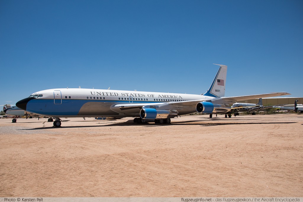 Boeing VC-137B (707-153B) United States Air Force (USAF) 58-6971 17926 / 40 Pima Air and Space Museum Tucson, AZ 2015-06-03 � Karsten Palt, ID 10930 Boeing VC-137B (707-153B) United States Air Force (USAF) 58-6971 17926 / 40 Pima Air and Space Museum Tucson, AZ 2015-06-03 � Karsten Palt, ID 10930