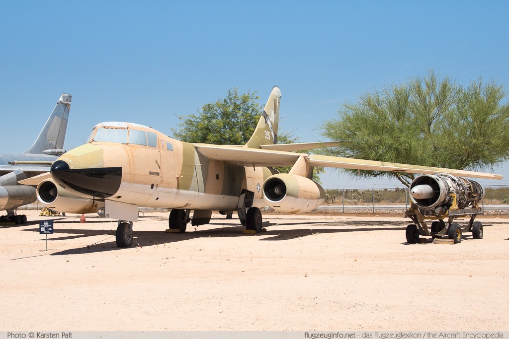 Douglas WB-66D Destroyer United States Air Force (USAF) 55-0395 55-0395 Pima Air and Space Museum Tucson, AZ 2015-06-03 � Karsten Palt, ID 11008 Douglas WB-66D Destroyer United States Air Force (USAF) 55-0395 55-0395 Pima Air and Space Museum Tucson, AZ 2015-06-03 � Karsten Palt, ID 11008