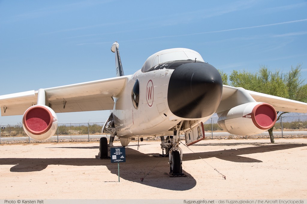 Douglas YEA-3A Skywarrior United States Navy 130361 12 / 9262 Pima Air and Space Museum Tucson, AZ 2015-06-03 � Karsten Palt, ID 11009
