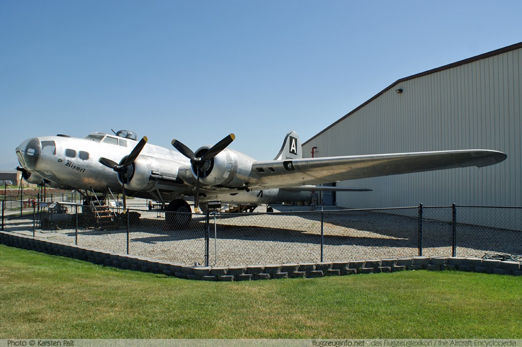 Boeing B-17G Flying Fortress (299P) United States Army Air Forces (USAAF) 42-102605 Planes of Fame Aircraft Museum Chino, CA 2012-06-12 � Karsten Palt, ID 6049 Boeing B-17G Flying Fortress (299P) United States Army Air Forces (USAAF) 42-102605 Planes of Fame Aircraft Museum Chino, CA 2012-06-12 � Karsten Palt, ID 6049