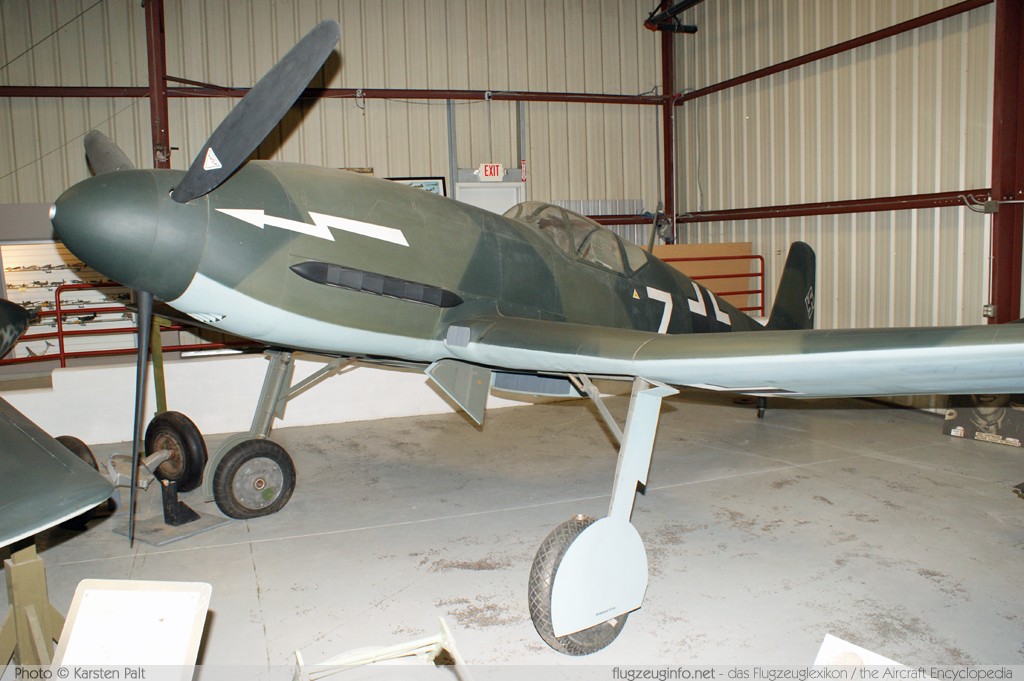 Heinkel He 100 Luftwaffe (Wehrmacht)  n/a, Replica Planes of Fame Aircraft Museum Chino, CA 2012-06-12 � Karsten Palt, ID 6085