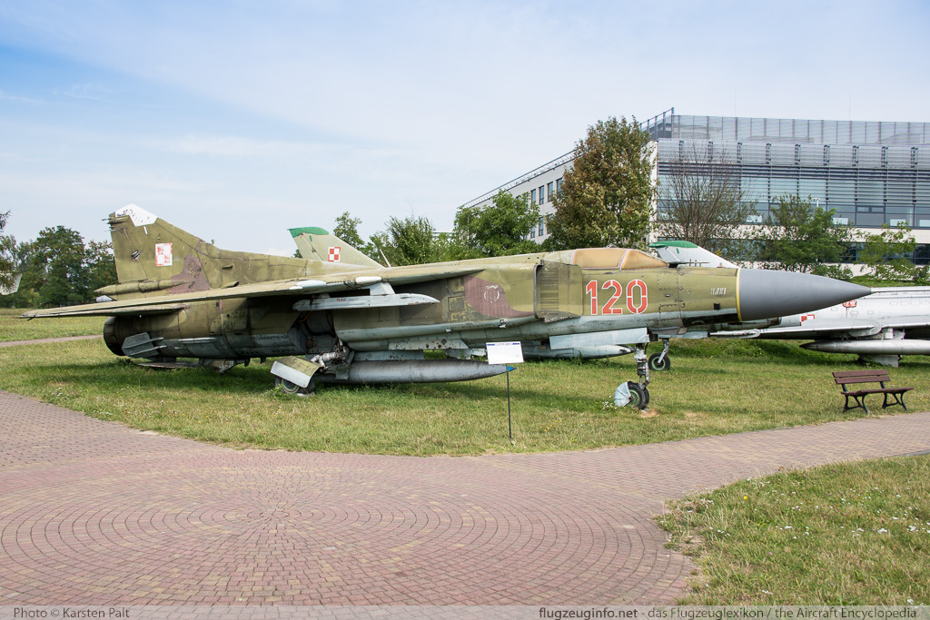 Mikoyan Gurevich MiG-23MF Polish Air Force 120 0390217120/12201 Polish Aviation Museum Krakow 2015-08-22 � Karsten Palt, ID 11632 Mikoyan Gurevich MiG-23MF Polish Air Force 120 0390217120/12201 Polish Aviation Museum Krakow 2015-08-22 � Karsten Palt, ID 11632